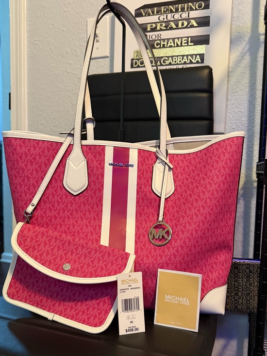 Michael Kors Handbags - Michael Kors Fuchsia and White Tote with Pouch